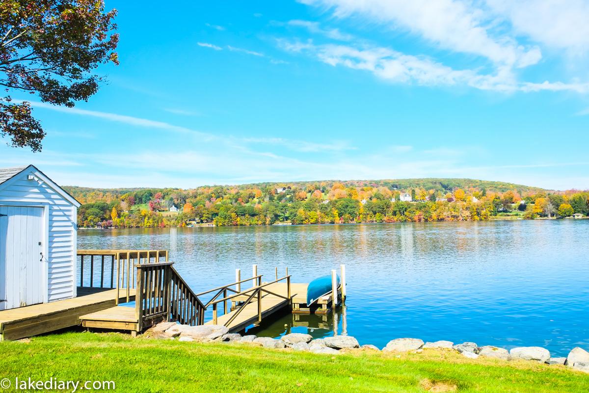 The US Photo Diary: Connecticut Riverside in Autumn - Lake Diary